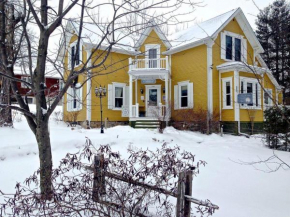 Отель À L'Ancestrale B&B  Магог